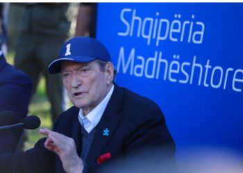 “I solli dhe Ramës, e zuri salmonela”/ Berisha bën deklaratën e fortë: Biznesmeni që solli pulën me salmonelë ishte eksponent i PS