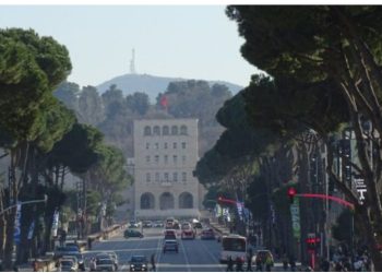 Ndërtime, trafik e vështirësi në parkim, një në dy banorë ka tashmë një makinë në Tiranë