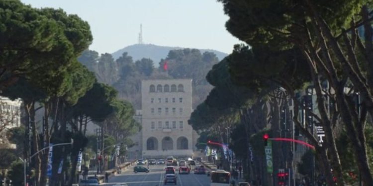 Ndërtime, trafik e vështirësi në parkim, një në dy banorë ka tashmë një makinë në Tiranë