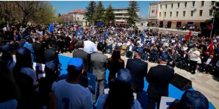 Pensionisti në Pukë i drejtohet Berishës: Rama na varfëroi, na ndau nga fëmijët dhe s’dha asgjë veç premtimeve boshe