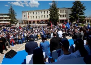 Studentja thirrje qytetarëve: Është koha të zgjohemi të votojmë për PD-në dhe ndryshimin!