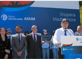 Berisha mban një minutë heshtje për Papa Françeskun: Krishterimi dhe njerëzimi humbën një kolos!