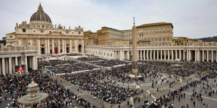 Ndarja nga jeta e kreut të Vatikanit/ Kush janë 8 kandidatët që mund të zëvendësojnë Papa Françeskun, mes tyre edhe 2 me ngjyrë dhe një aziatik