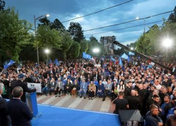 “Asnjë votë për Tom Doshin dhe partitë e reja!” Berisha në Kukës: Minimum jetik 200 euro për çdo jetim dhe për çdo fëmijë të tretë dhe të katërt!