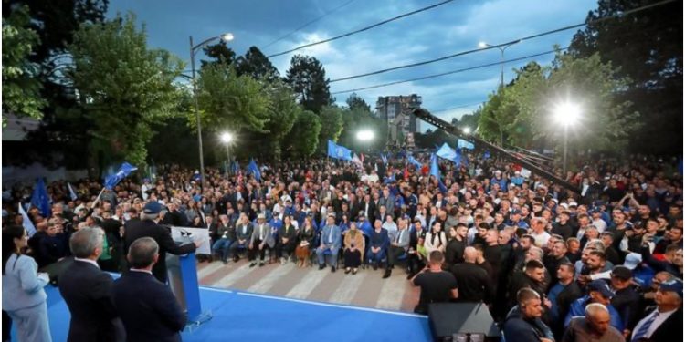 “Asnjë votë për Tom Doshin dhe partitë e reja!” Berisha në Kukës: Minimum jetik 200 euro për çdo jetim dhe për çdo fëmijë të tretë dhe të katërt!