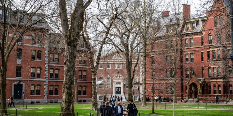 Trump ngriu financimet shtetërore për universitetin, Harvard ngre padi ndaj presidentit të SHBA-së