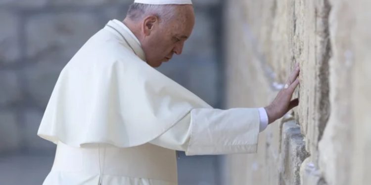 Profecia e errët 900-vjeçare që u rikthye në vëmendje pas vdekjes së Papa Françeskut