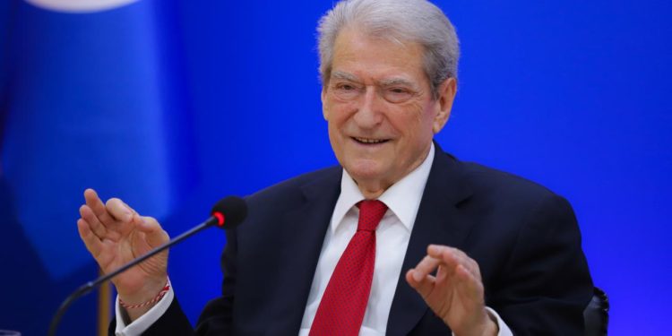“Kryeministri del me moton ‘nudo për vota'”, Berisha: Ata që kanë kryer akte të tilla, janë përjashtuar nga gara zgjedhore dhe janë ndëshkuar me ligj