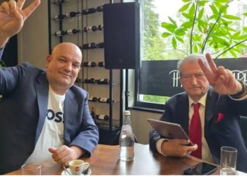 “Po ndodh…. kafe burrash”, Ilir Vrenozi poston foton me Berishën