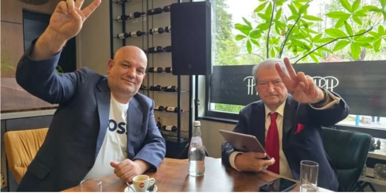 “Po ndodh…. kafe burrash”, Ilir Vrenozi poston foton me Berishën