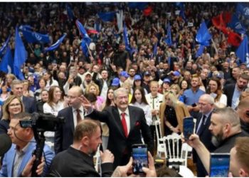 Pritje madhështore në Korçë, mijëra qytetarë me Berishën!