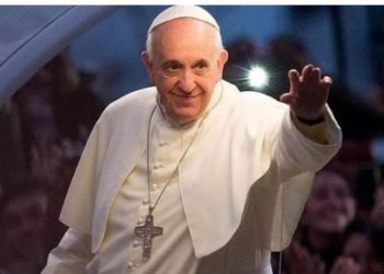 “U thirr një ambulancë, por u anulua!” Momentet e fundit të Papa Françeskut/ Mediat e huaja: U zgjua në orën 6 të mëngjesit, i bëri shenjë me kokë infermierit të tij personal…