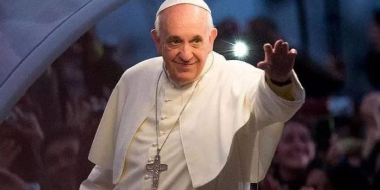 “U thirr një ambulancë, por u anulua!” Momentet e fundit të Papa Françeskut/ Mediat e huaja: U zgjua në orën 6 të mëngjesit, i bëri shenjë me kokë infermierit të tij personal…