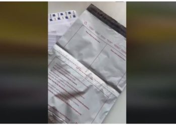 VIDEO/ Çfarë po ndodh me votimin në diasporë? Emigrantja shqiptare merr zarfin nga KQZ pa fletën e votimit brenda