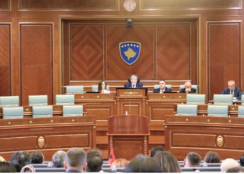 Dështon sërish zgjedhja e kryetares së Kuvendit në Kosovë, seanca shtyhet për të premten