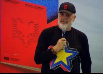 “Ilir Vrenozi lideri i vërtet i PD-së”/ Rama në Skrapar: E ekzaltoi gjithë sallën kur përmendi erotizmin tim