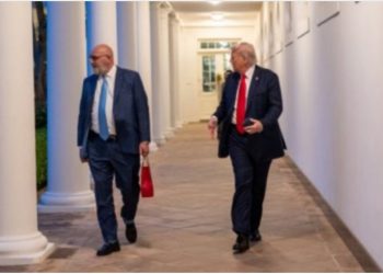 LaCivita poston foton me Trump: Gjithçka filloi këtu! Do punoj deri në largimin e Edi Ramës!