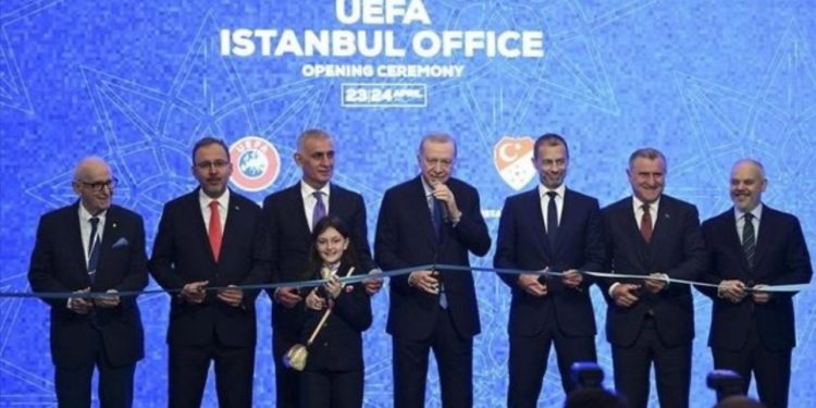 UEFA hap zyrën në Stamboll përpara turneut të madh