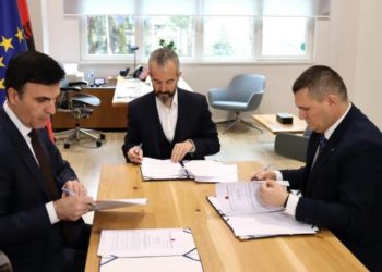 Krimet zgjedhore/ Altin Duman, Ilirjan Celibash dhe Olsian Çela, raportojnë gjetjet në terren para ambasadorëve