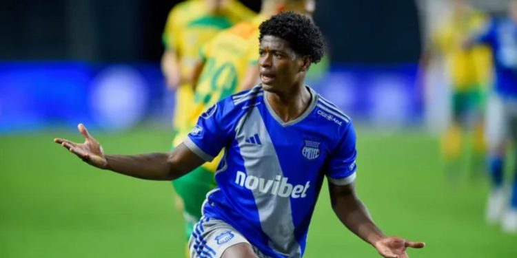 Terror në mesnatë/ Futbollistit ekuadorian i marrin gruan dhe djalin, vetë fshihet nën shtrat