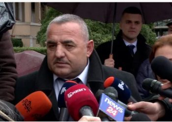 U plagos në kokë me sende të forta në Farkë, 19-vjeçari, djali i ish-deputetit Mhill Fufi