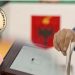 Probleme me shpërndarjen e fletëve të votimit në diasporë/ KQZ njoftim për emigrantët në Greqi: Nëse postieri nuk ju gjen në banesë, merreni në pikat e postës