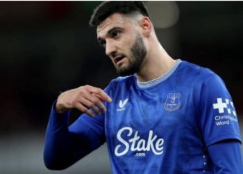 Titullar në dy ndeshjet e fundit, Broja përfundon në tribunë për ndeshjen kundër Chelseat