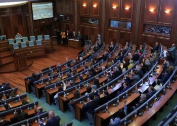 Deputetët e Kosovës nuk arrijnë ta konstituojnë Kuvendin, dështon sërish zgjedhja e kryeparlamentares së propozuar nga LVV