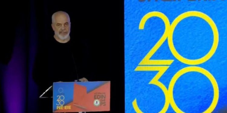 Rama takim me studentët dhe pedagogët në Vlorë: Projeksioni i Shqipërisë 2030, 15 mijë euro për frymë