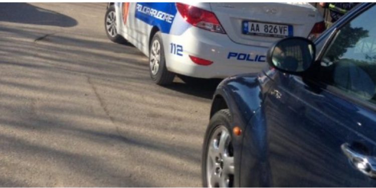 Të shtëna me armë zjarri drejt një makine të parkuar në Thumanë, autori i dyshuar largohet nga vendngjarja