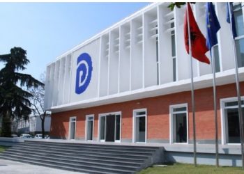 “Kontrata me avokatin e Presidentit Trump nuk ka trembur vetëm Ramën, por dhe veglat e tij,” PD: Jemi transparentë, është nënshkruar në përputhje të plotë me ligjet