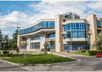 Pallati i Kongreseve del në ankand! Çfarë po ndodh me godinën monument kulture?