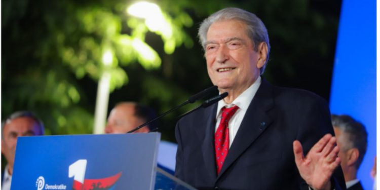 Berisha: Përfaqësues të 110 partive të Qendrës së Djathtë ja dogjën Edi Ramës në dorë pasaportën kallpe!