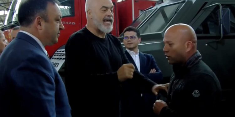 Ramës nuk i del e keqja me qytetarin, vijon debatin pas takimit: T’i do vish me mua ose prano që ke gënjyer