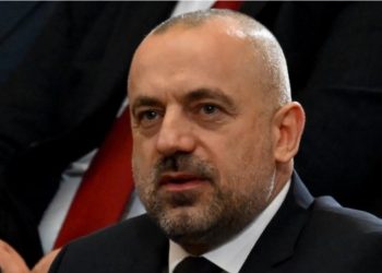 “Trupat u gjetën në një varrezë masive në Serbi!” Kosova lëshon fletarresti ndaj Milan Radoçiç për krime lufte: Ishte pjesë e një grupi që vranë 106 civilë shqiptarë