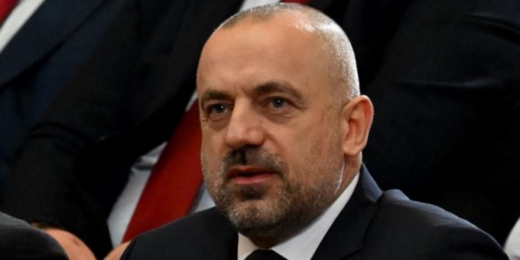 “Trupat u gjetën në një varrezë masive në Serbi!” Kosova lëshon fletarresti ndaj Milan Radoçiç për krime lufte: Ishte pjesë e një grupi që vranë 106 civilë shqiptarë