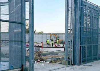 La Stampa: Në kampin e Gjadrit vetëm 25 emigrantë, mister fati i 16 të tjerëve!