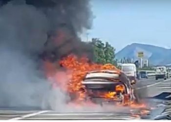 Shkrumbohet makina në autostradën Laç-Mamurras, shkak një shkëndijë elektrike