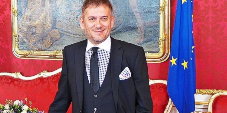 “Kërkohet nga SPAK për Toyota Yaris”/ Investigimi i FOB: Fate Velaj ka fshehur kunatën Erjona Daupaj në Ambasadën shqiptare në Austri