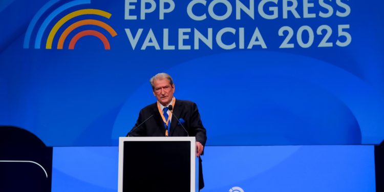 Berisha në Kongresin e PPE: Rama ka në zyrë një koordinator për bandat kriminale! Në prag të zgjedhjeve, ka bllokuar debatet televizive