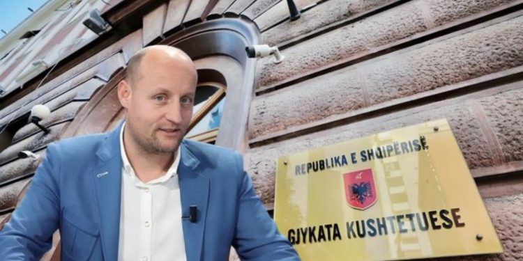 “Gazetarët s’mund të zbulojnë burimet e tyre”, reagojnë 15 organizata: Mirëpresim vendimin e gjykatës Kushtetuese ndaj Elton Qynos!