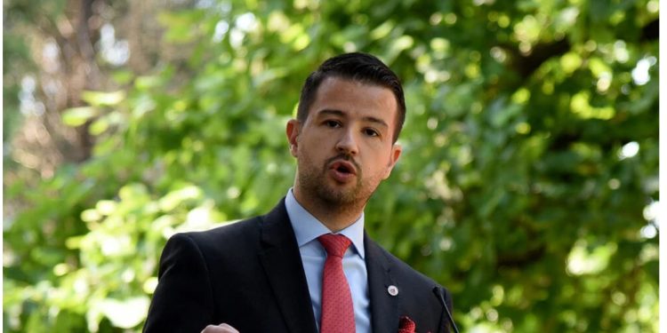 Presidenti i Malit të Zi kthen ligjin që i jepte arabit plazhin e Ulqinit