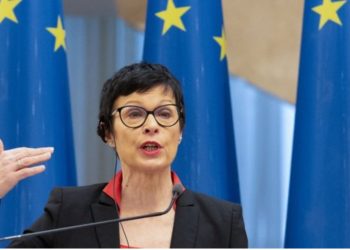 Komisionerja e BE-së i kërkon kryeministrit të Serbisë bashkëpunim për reforma: Vullneti i popullit serb duhet të dëgjohet