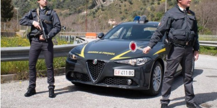 Bisedat Sky Ecc e nxorën zbuluar, shqiptari i shpallur në kërkim vihet në pranga në Itali