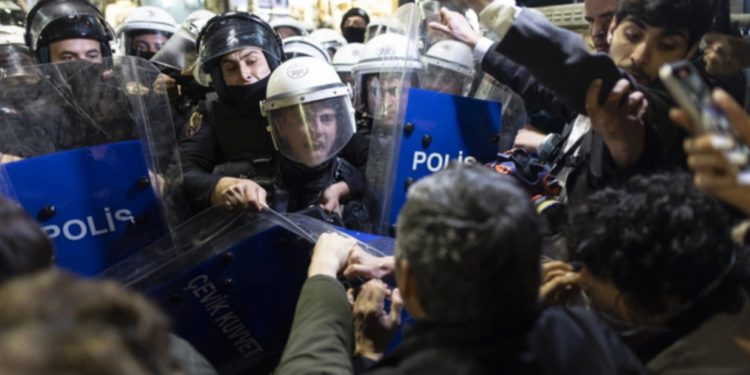 Turqi/ Arrestohen 76 persona për arsye se bënë thirrje për demonstratën më 1 maj