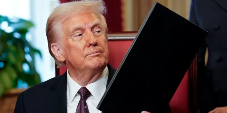 “Kina dëshiron një marrëveshje si ne”/ Tarifat doganore, Trump: Ata që nuk prodhojnë makina në SHBA do të masakrohen!