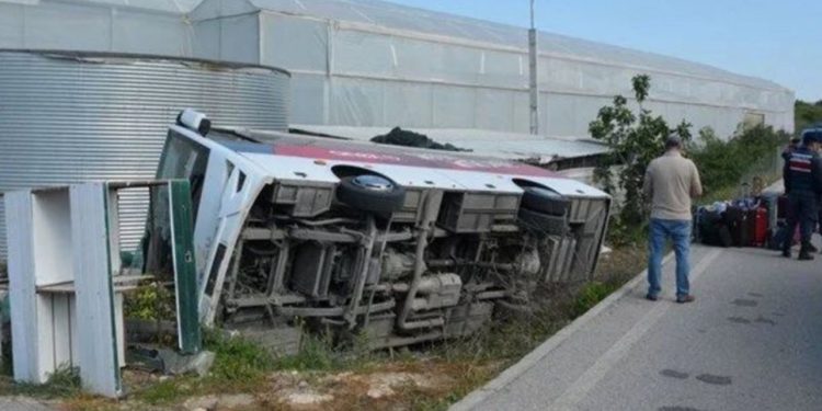 Përmbyset autobuzi në Antalia të Turqisë, plagosen 18 turistë rusë