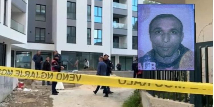 FOTO/ U arrestua me dyshimet se ndihmoi autorin e vrasjes së Renato Hoxhajt në Vlorë, ja kush është personi i vënë në pranga