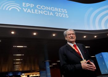 “E gjithë bota pret fitoren e PD-së!” Berisha në Valencia: Sot, brenda 5 muajsh miratohet rezoluta e katërt që dënon Ramën