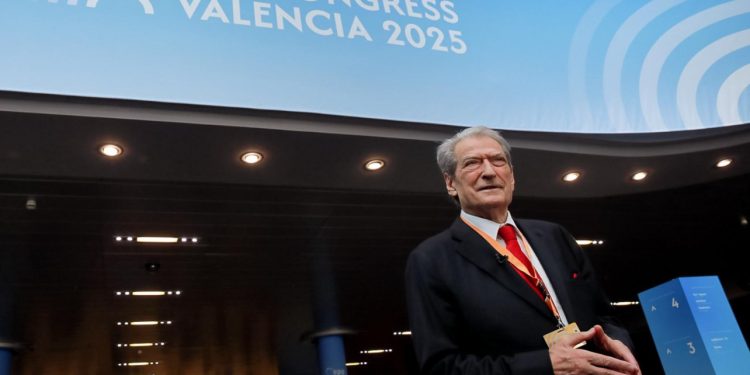 “E gjithë bota pret fitoren e PD-së!” Berisha në Valencia: Sot, brenda 5 muajsh miratohet rezoluta e katërt që dënon Ramën